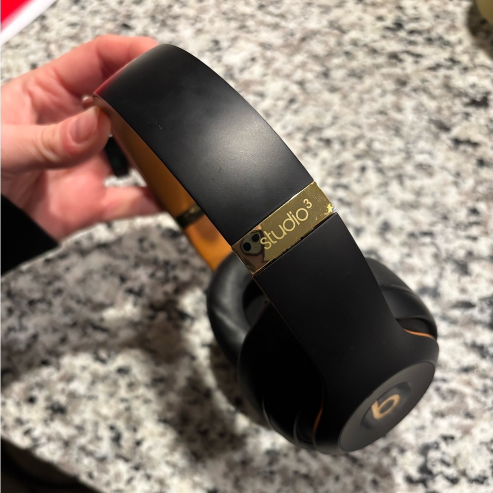 Beats Studio3 Wireless Headphones - Black and Gold